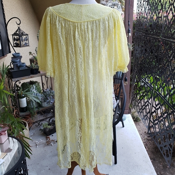 Vintage Robe | Peignoir | Canary Yellow Lace - Picture 3 of 4